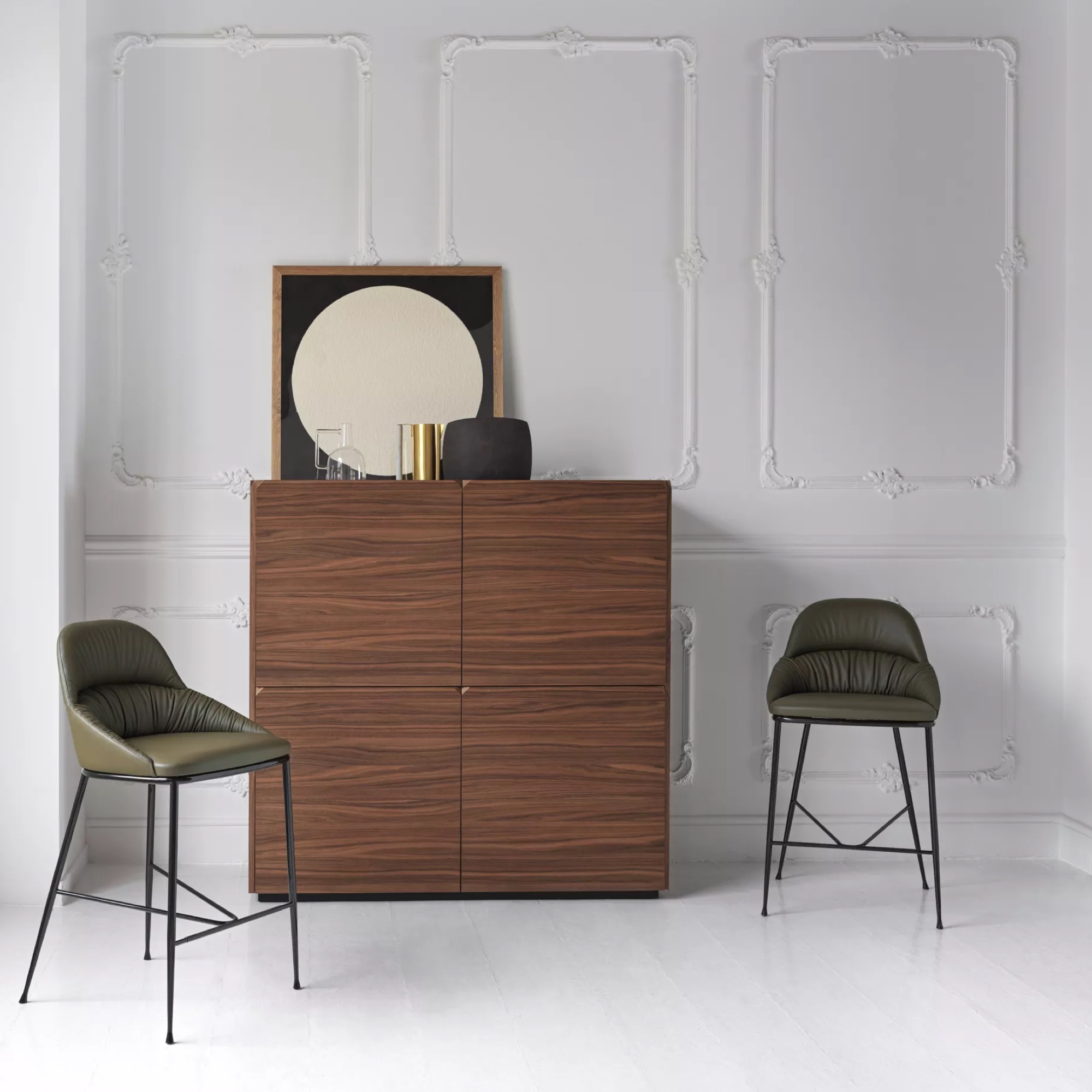 Queen Counter Stool